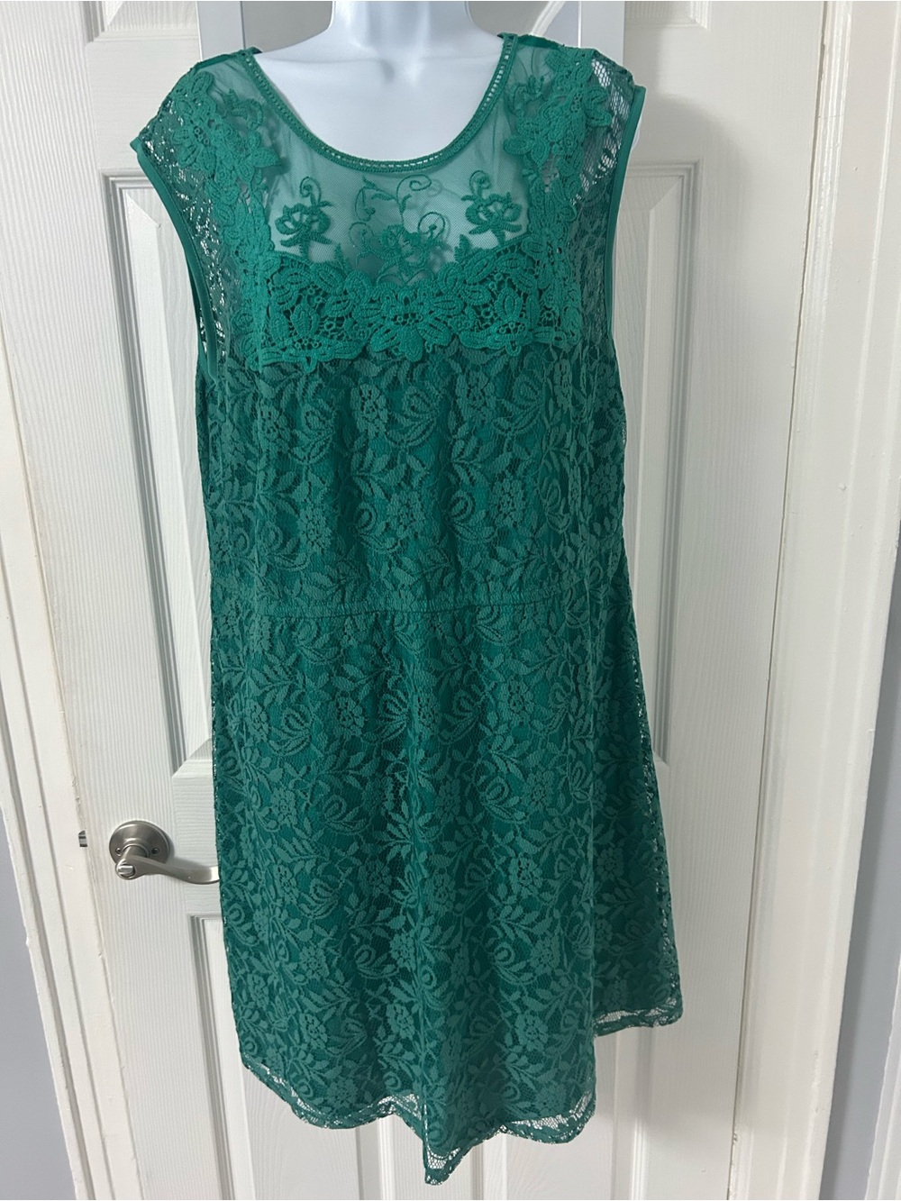 Pinky Emerald Green Lace Overlay Sleeveless Dress